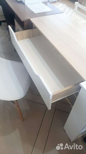 Туалетный столик с ящиком (новый)