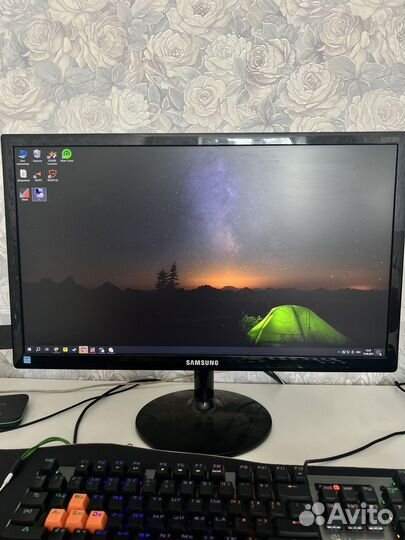 Монитор Samsung