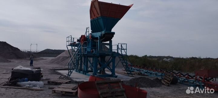 Агрегат с щековой дробилкой для жби,щебня