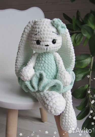 Зайчики. Ручная работа. Игрушки вязаные