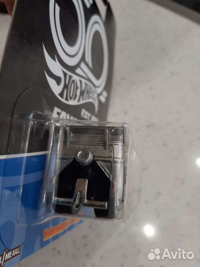 Hot Wheels Volkswagen T1 drag bus Favorites 1:64