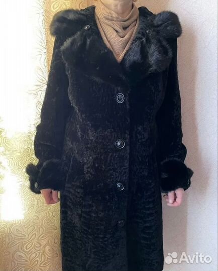 Шуба мутоновая с капюшоном 50 размер