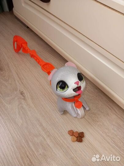 Собака на поводке и кормом,от Furreal friends