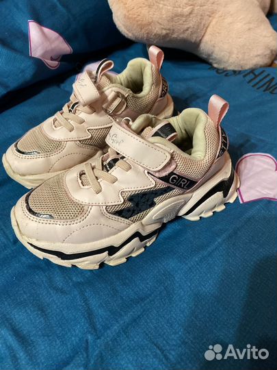 Кроссовки на девочку 28
