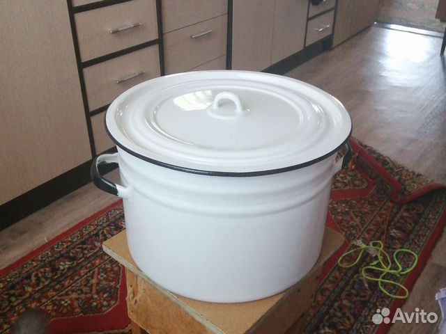 Кастрюля эмалированная