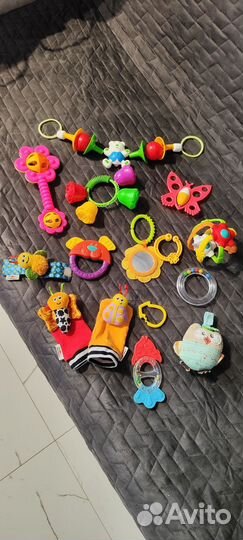 Погремушки, развивающие игрушки