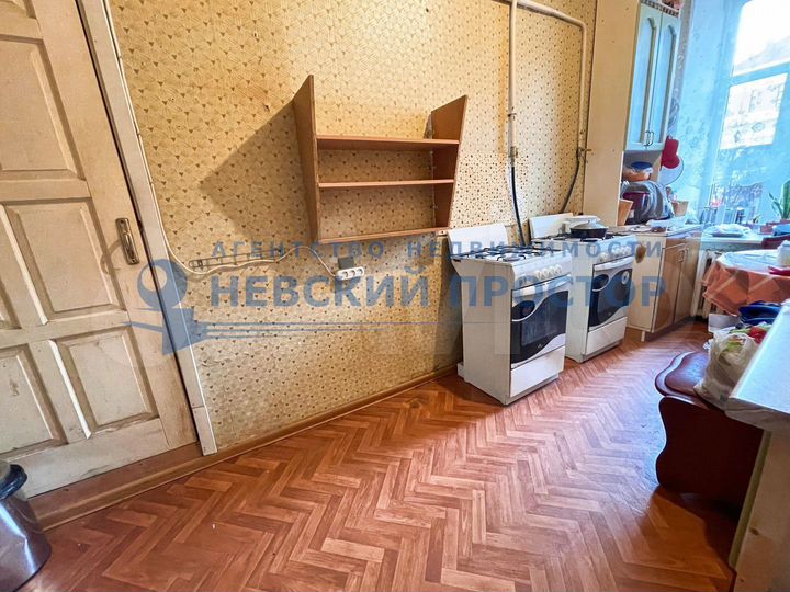 Доля в 4-к. квартире, 103,7 м², 1/7 эт.