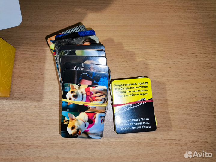 Настольная игра и пистолет с пистонами