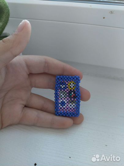 Телефон со съёмным экраном из бисера