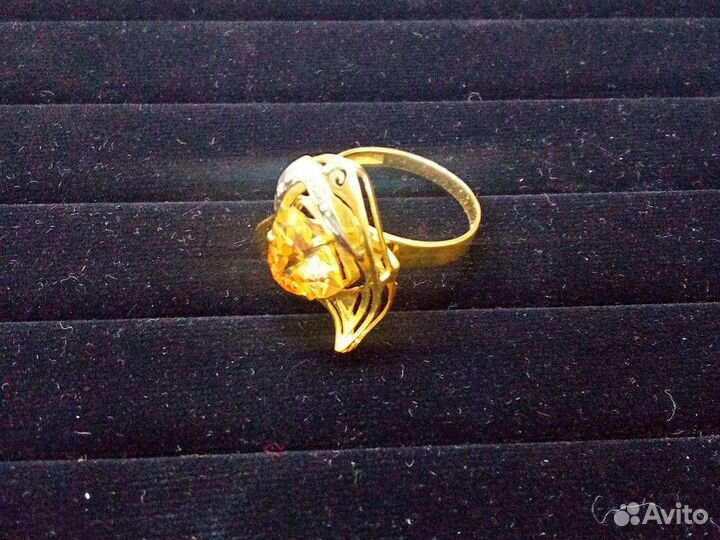 Золотое кольцо с бриллиантами