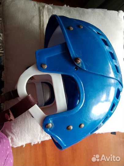 Хоккейный шлем
