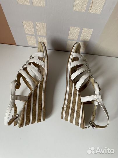 Босоножки Caprice