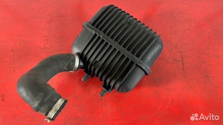 Резонатор воздушного фильтра Audi A6 C6 2.0 BRE