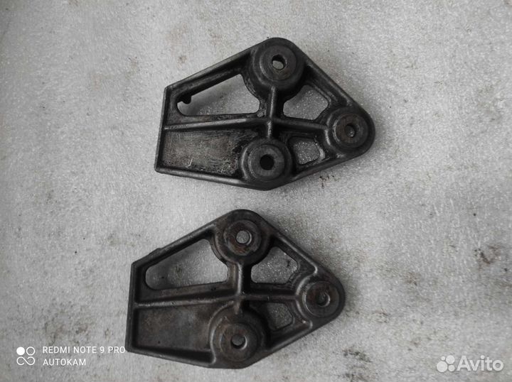 Кронштейн опоры двигателя правый Daewoo Nexia