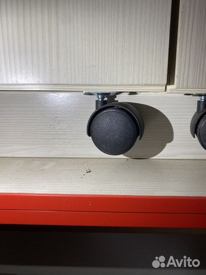 Тумба выкатная 3 ящика и тумба с дверцей