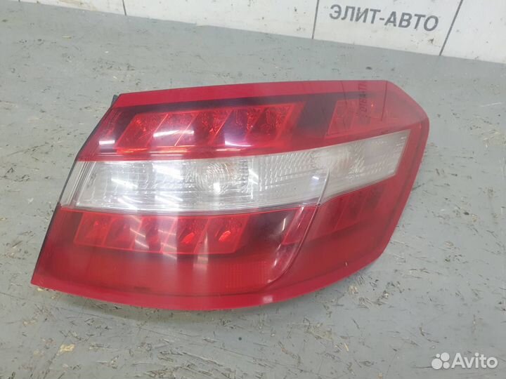 Фонарь внешний правый Mercedes W212 E