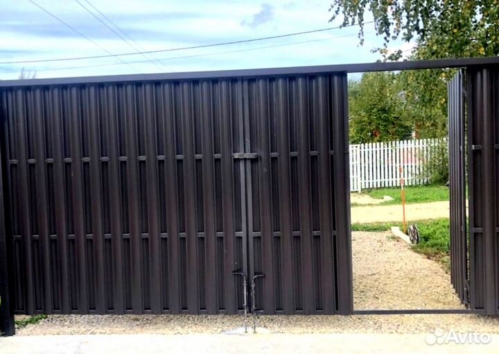 Забор из евроштакетника