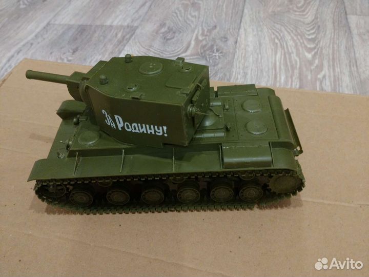 Сборная модель 1:35, кв-2 советский тяжёлый танк
