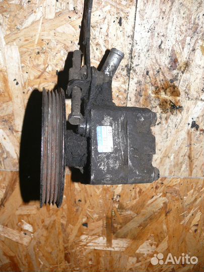 Насос гур Nissan Almera N16 2000-2006 г 1,8 л