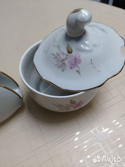 Фарфоровая сахарница
