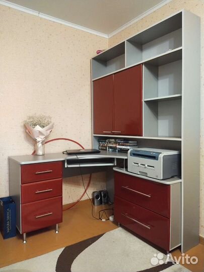 Письменный стол