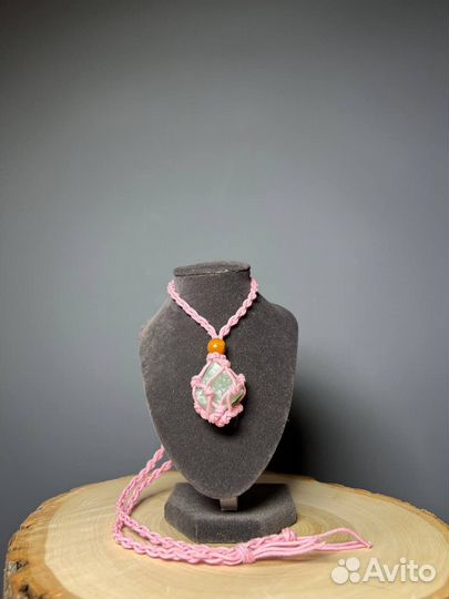 Кулоны с необработанными натуральными камнями