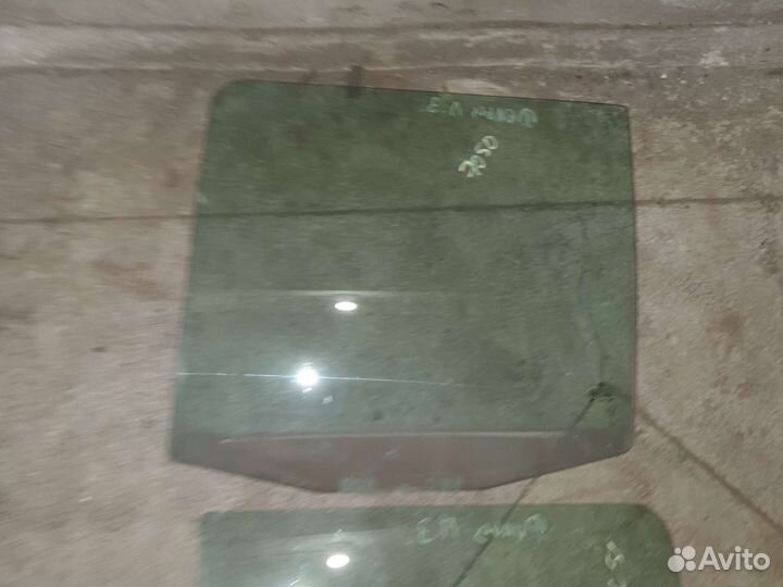 Стекло двери задней Фольксваген Гольф 3