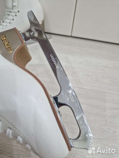 Фигурные коньки edea