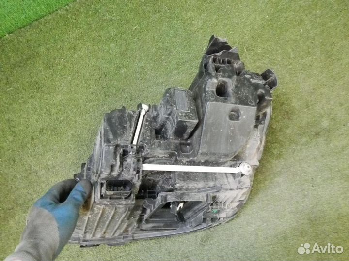 Фара правая Mercedes-Benz E-Class