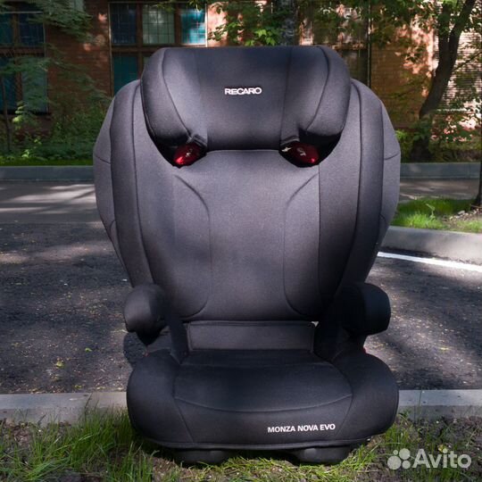 Автомобильное детское кресло Recaro Monza Nova EVO