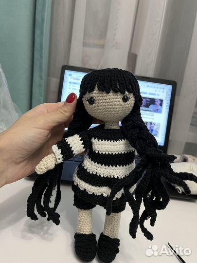 Вязаная кукла Wednesday амигуруми
