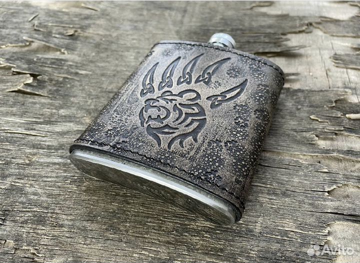 Фляга След Медведя с тиснением мужская из кожи