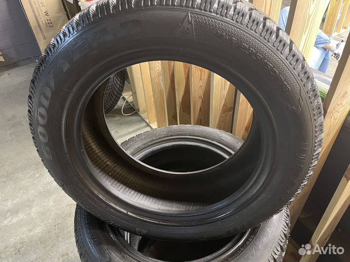 Goodyear UltraGrip 500 235/60 R18 107T