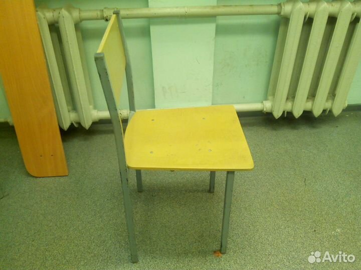 Школьная парта и стул