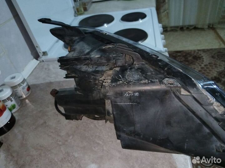 Продаю фару, левая, оригинал, стекло замена