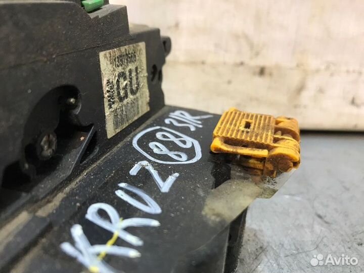 Замок двери задний правый Chevrolet Cruze седан