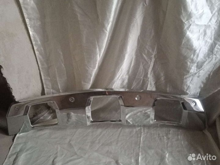 Хром-накладка на бампер передний Мерседес ML-164