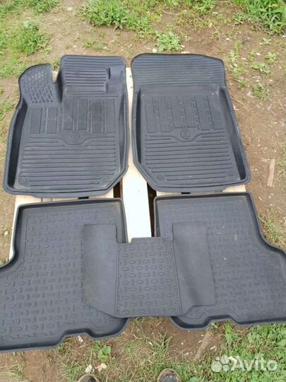 Автомобильные коврики резиновые