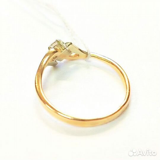 Кольцо с природным камнем Золото