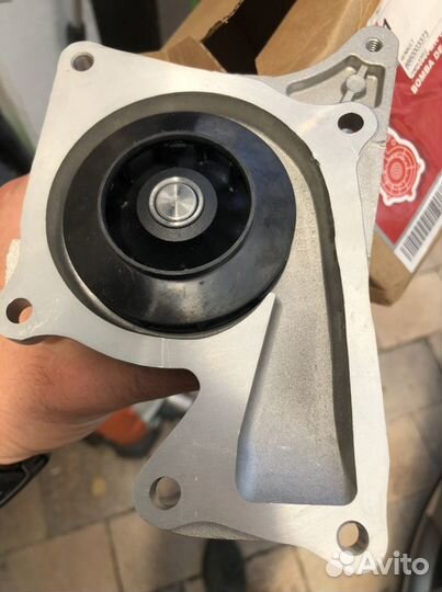 Водяной насос помпа Renault