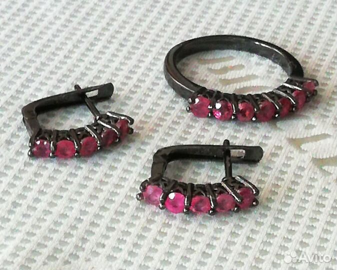 Серьги, кольцо разм.18,0 серебро рубин С391