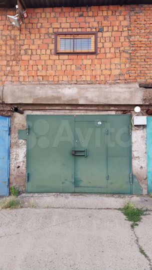 Гараж, > 30 м²