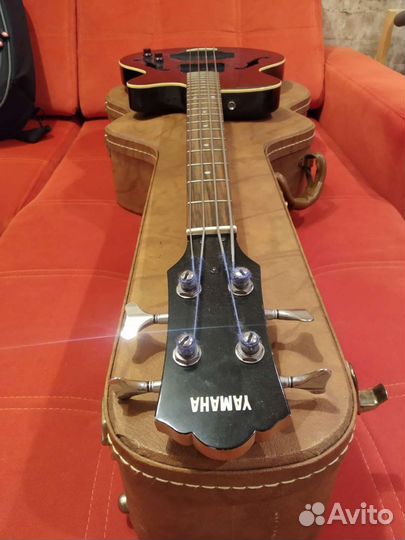 Бас гитара Yamaha BEX4 semi-hollow