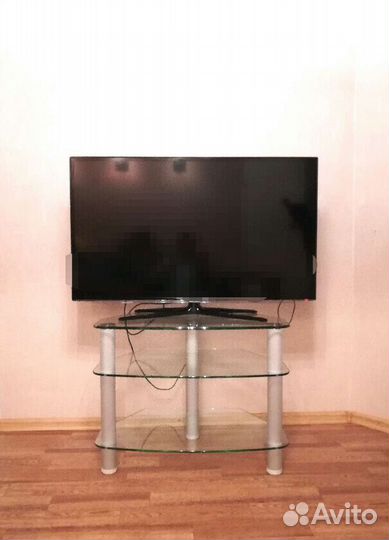 Стеклянная тумба под тв
