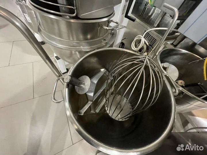 Миксер планетарный Electrolux BMX60S + 2 дежи + те