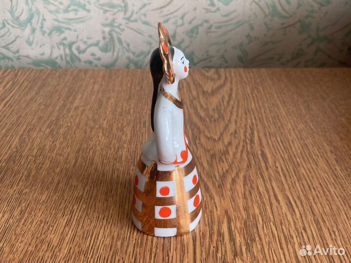 Статуэтка фарфор