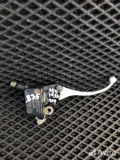 Тормозная машинка правая Suzuki Address V100 E111