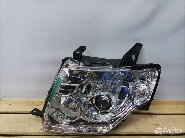 Фара левая Mitsubishi Pajero 4 2006