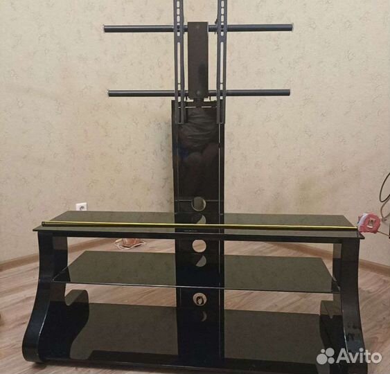 Стеклянная тумба под аппаратуру и тв