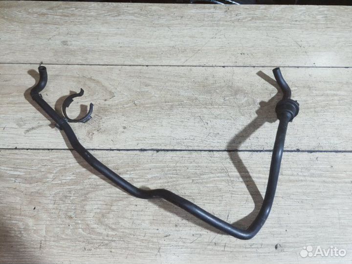 Шланг вентиляции картерных газов Volkswagen Golf 5